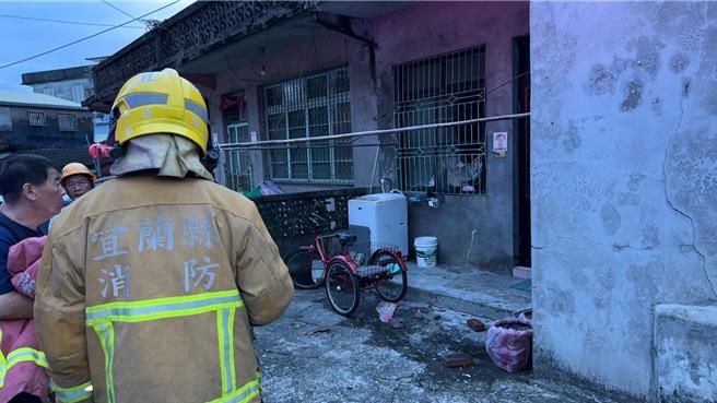 宜蘭頭城鎮1名獨居的69歲詹姓男子居住的民宅，今（1日）下午5時許發生氣爆。（警方提供／吳佩蓉宜蘭傳真）