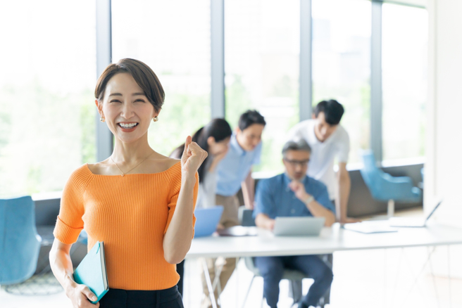 天秤座10月整体运势佳，事业运旺爆，也有不错的桃花运和财富运。（示意图：shutterstock／达志）