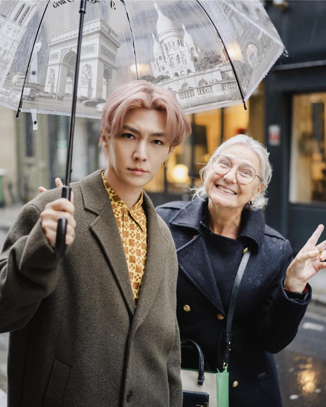 炎亚纶日前赴巴黎时装周看秀。（晴空鸟提供）