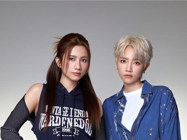 美声组合晨悠CHENYO欢庆成军10年。（索尼音乐提供）