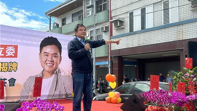 民進黨立委莊瑞雄關心台東農民農保續約延宕問題。（蔡旻妤攝）