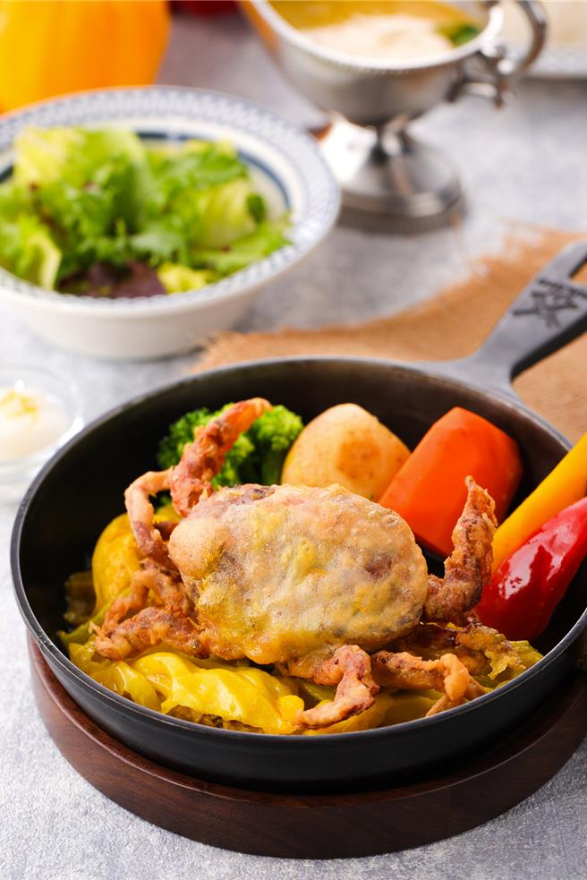 泰迪农园咖哩推出全新的南洋风软壳蟹咖哩。（慕里诺国际餐饮提供）