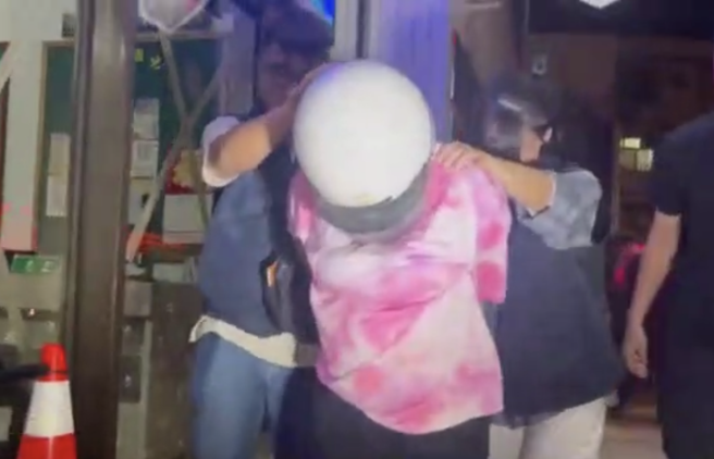 陈女10年前就吸毒，被警方列为辖区治安顾虑人口，而陈女犯案后进警局，亲人、家属都没来关心探望。（图／翻摄画面）