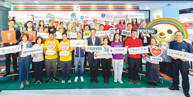 7-ELEVEN即日起發起「為愛接力、傳遞暖心年菜認捐」活動，攜手供應商推出愛心便當及年菜，助街友及清寒家庭溫暖過節。圖／7-ELEVEN提供