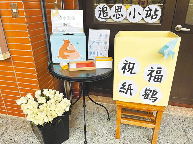 割颈案后，学校设立追思小站。（民眾提供／柯毓庭新北传真）