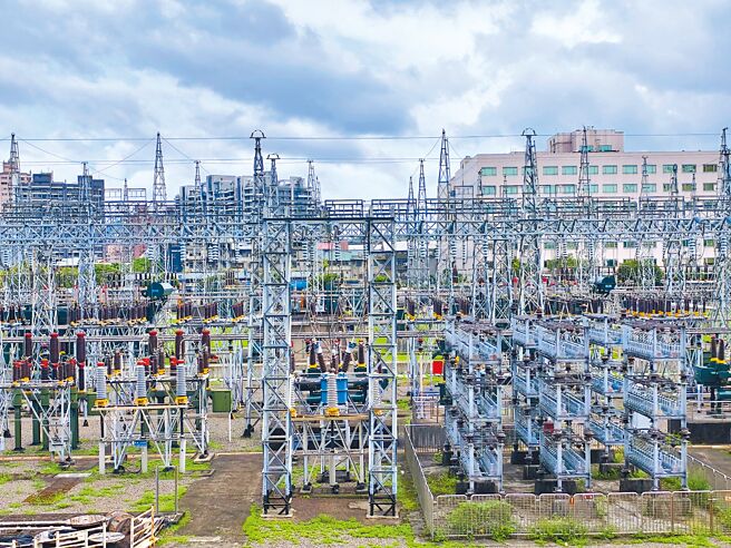 電價大漲衝擊製造業，不少業者直呼無可避免會轉嫁。此為示意圖。（陳君瑋攝）