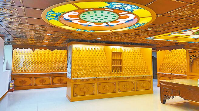 由于公有灵骨塔位数量严重不足，新北市蓝绿议员9月30日轮番质询民政局，要求加强控管私人殡葬业者。（本报资料照片）