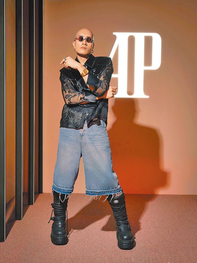 YELLOW黃宣在「AP X MUSIC」演唱他的最新單曲。（Audemars Piguet提供）