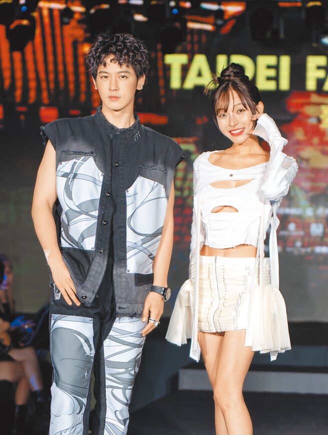 林襄、小乐吴思贤力挺臺北时装周。（吴松翰摄）