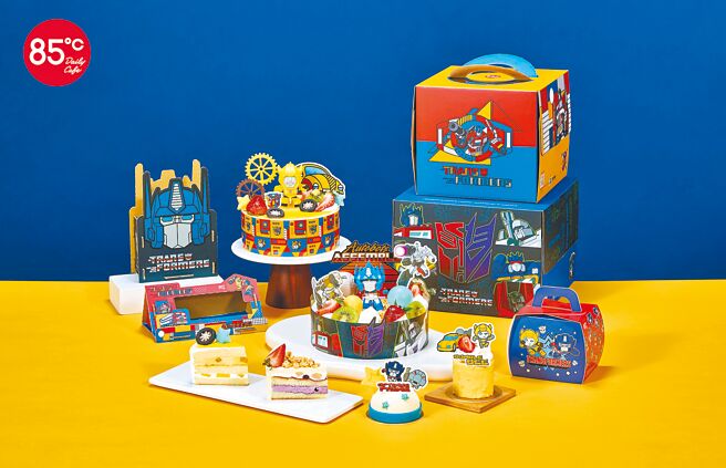 85度C首次與風靡全球的電影《變形金剛》獨家聯名，推出4款柯博文和大黃蜂造型蛋糕。（85度C提供）