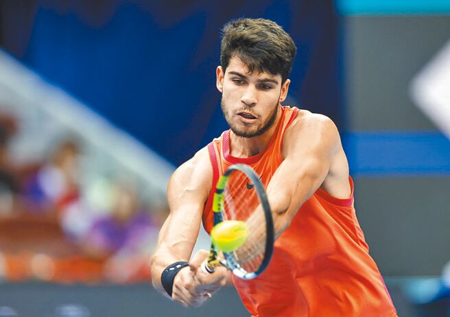 阿卡瑞兹9月30日直落2赢球，闯进北京公开赛男单4强。（路透）