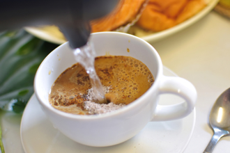 空腹喝咖啡恐害血糖飙 专家推2时机饮用最好