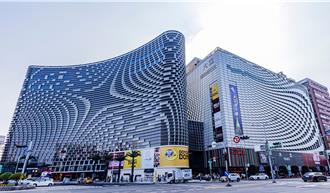 山陀兒風雨強襲 南台灣百貨急閉店 櫃姐怨：祈禱有車回家