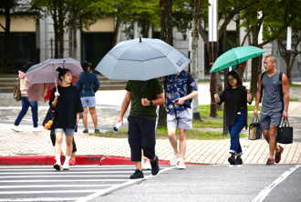 不是缺導引氣流！山陀兒卡死在西南方 2股勢力立大功