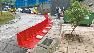 貨櫃堆學校人行道 北市防災挨批