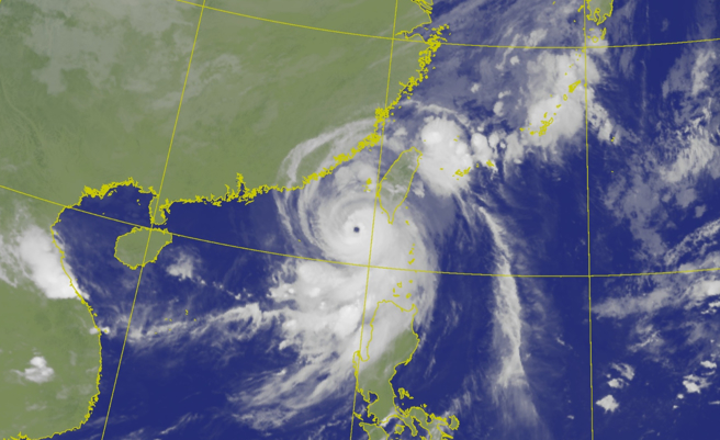 山陀儿在凌晨减弱为中度颱风，专家指出将在登陆南部后急遽减弱，最后在台湾上空消散。(图／气象署)