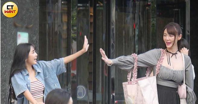 在慈妹的安慰下，短今很快恢復镇定，也重拾笑容跟对方道别。（图／本刊摄影组）