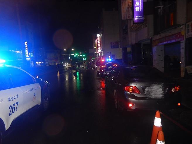 台中市北区忠明路2日凌晨近2时发生多车连撞交通事故。（民眾提供／冯惠宜台中传真）