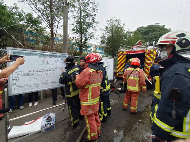 现场陆续发现3具尸体，分别为郭妻、小儿子及侄子。(陈淑娥翻摄)