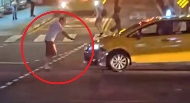 险象环生！北市男马路上逛大街拦车，警方到场予以管束并强制送医。（翻摄画面）