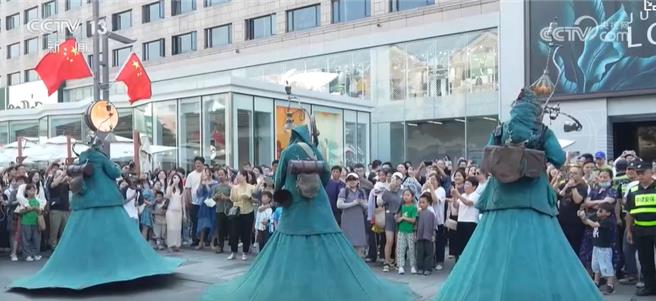 创新消费场景：陆十一假日消费新业态。（大陆央视）