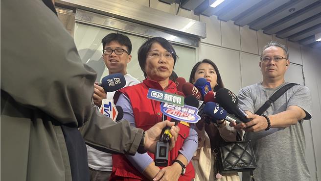 內政部長劉世芳在中央災害應變中心第10次工作會報後受訪，針對昨日賴清德總統與花蓮縣撤離人數兜不攏一事進行說明。（賀培晏攝）