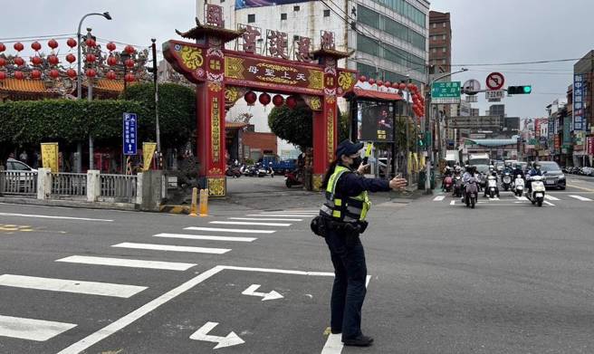护国宫本周六夜巡遶境5天，桃警公布路况资讯，请用路人多加注意。（翻摄画面）