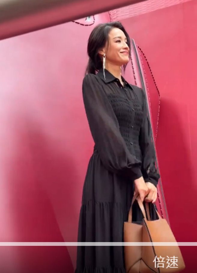 粉丝脱口「妳老公真幸运」似乎被舒淇给听到了。（图／翻摄自微博）