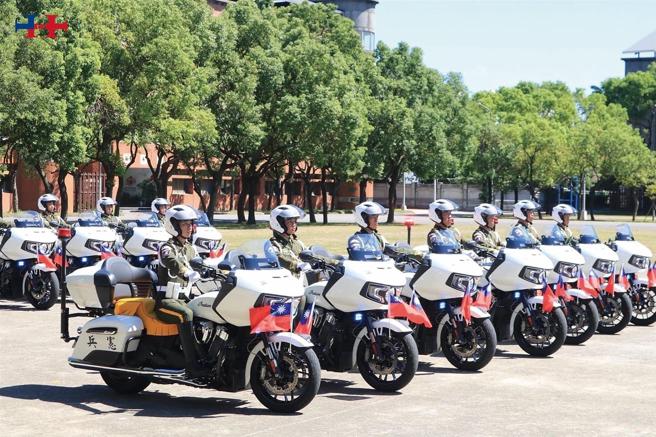 宪兵指挥部快速反应连将带来一场震撼的重型机车操演！（取自脸书「中华民国 讚国庆」）