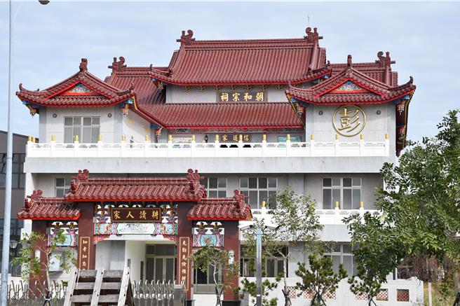 苗栗县许多祭祀公业在过去传统男尊女卑观念中，派下员几乎清一色是男性。（谢明俊摄）