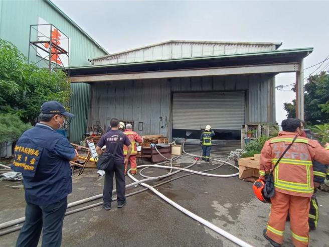 么儿照顾中风母睡同房遇劫 ，当地里长嘆：一家都好人。(陈淑娥翻摄)