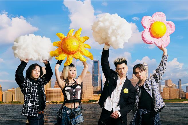 甜约翰全新宣传照风格明亮。（歪的音乐）