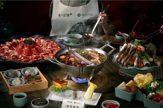 「青花骄」首度携手国立故宫博物院，将故宫镇宫之宝「翠玉白菜」、「肉形石」两大国宝级文物变身美食，好吃好拍。(王品集团提供)