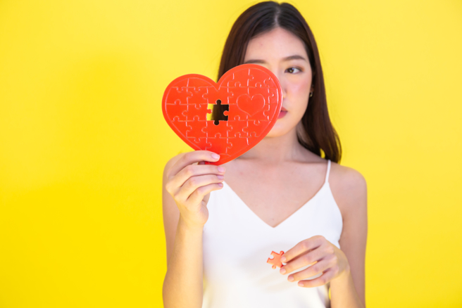 摩羯、天蠍、水瓶、處女4星座即使分手了，仍會默默關注前任的動態，而不去打擾對方的生活。（示意圖：Shutterstock／達志）