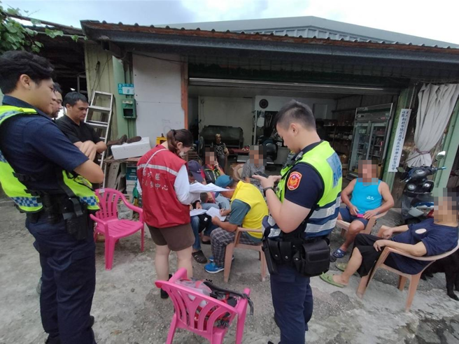 山陀儿颱风持续逼近，新北市瑞芳区快乐山庄88人预防性撤离，瑞芳警分局呼吁，民眾提高警觉，配合政府的疏散安排，及时进行防颱整备。（瑞芳区公所提供）