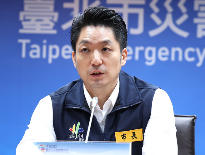 山陀儿颱风牛步移动，暴风圈接触台湾南部陆地，今（2）日晚间8时北北基桃也宣布3日再放一天颱风假，引爆大量民眾讨论。图为台北市长蒋万安。（资料照／丁上程摄）