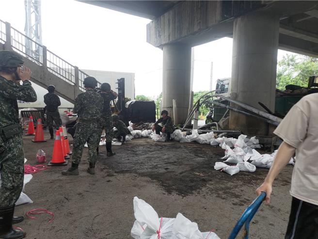 水利局及各区公所备妥约23万袋砂包。（善化区公所提供／宝智华台南传真）