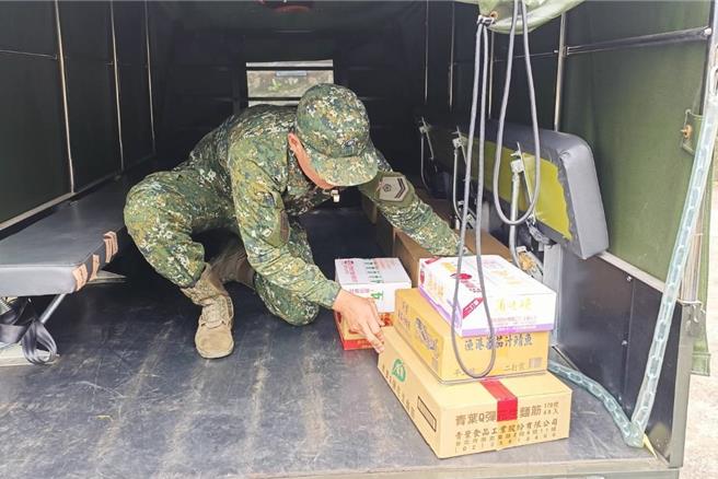 桃市復兴山区未预防性撤离，公所与国军合力将物资送进部落。（復兴区公所提供／吕筱蝉桃园传真）