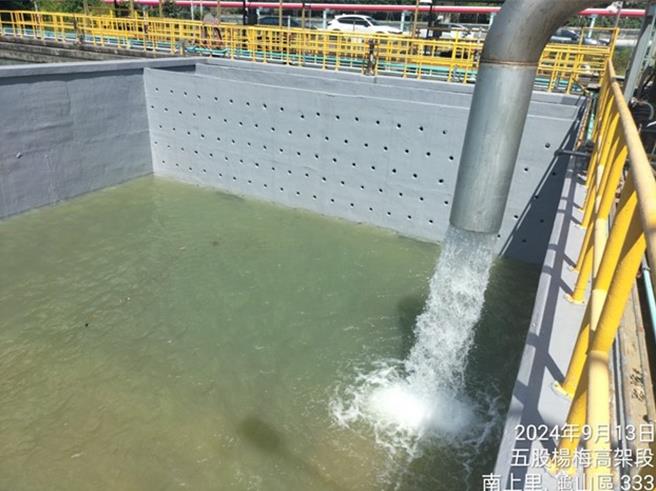 桃园市水务局推动「桃园北区水资源回收中心再生水BTO计画」兴建北台湾第一座再生水厂，今年开始每日供给再生水1.8万吨给桃炼厂和南亚塑胶锦兴厂。(水务局提供／蔡依珍桃园传真)