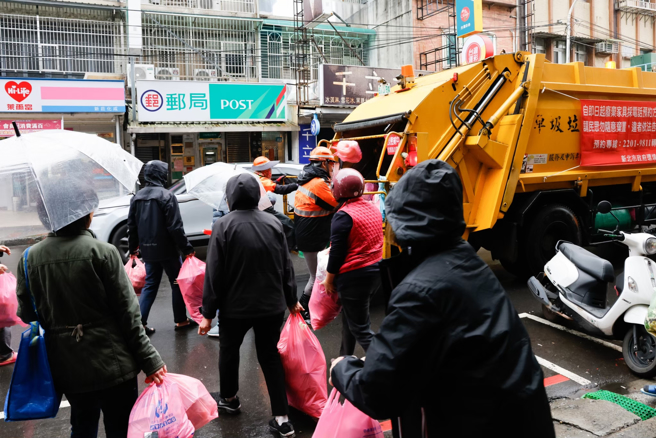 嘉市府宣布10／3停班停课，垃圾也停运。（示意图／本报资料照）
