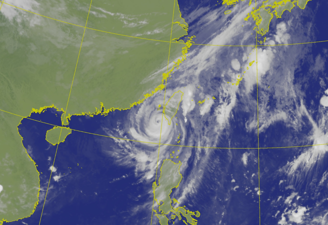 山陀兒持續減弱，為了保住強度進行置換眼牆卻失敗，導致加速減弱。(圖／氣象署)