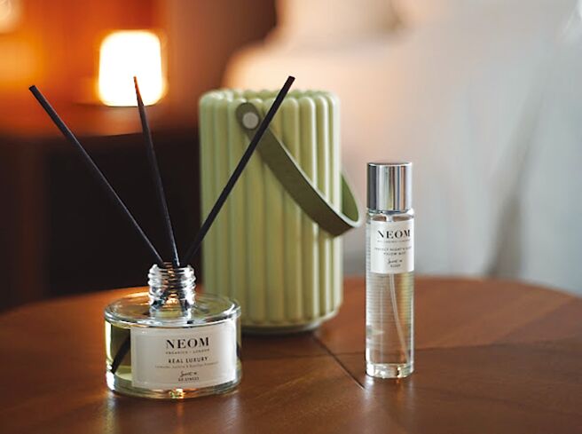 10/10 HOPE堅持推崇純淨天然的健康理念，將英國皇室御用愛牌NEOM帶入臺灣。圖／業者提供