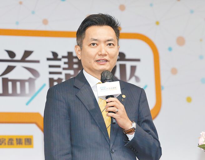 2024「全民反诈公益讲座」1日登场，永庆房屋协理陈赐杰发表专题演说。（范扬光摄）