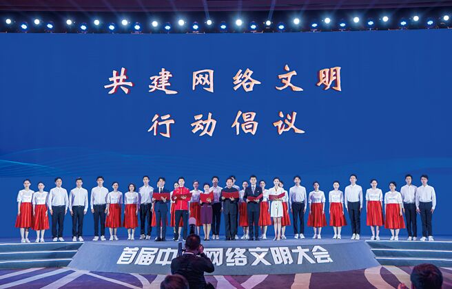 大陸公安機關今年積極整治網路「飯圈」（粉絲圈）亂象，迄今共偵辦相關案件700餘起，關停違規網路帳號10萬餘個。（中新社）