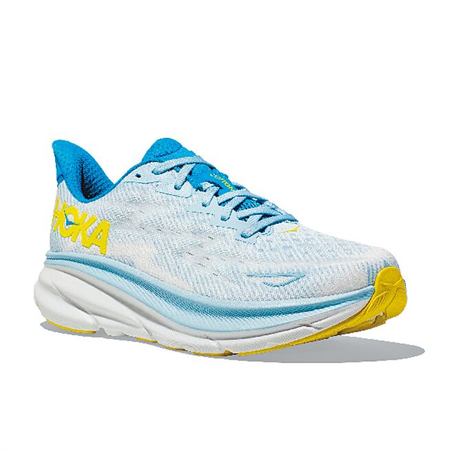 台茂购物中心的「HOKA男路跑鞋」冰蓝色，原价4880元、特价2440元。（台茂购物中心提供）