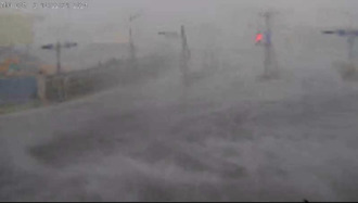 暴力山陀兒！高雄馬路「起大浪」吹出史上最強風速 