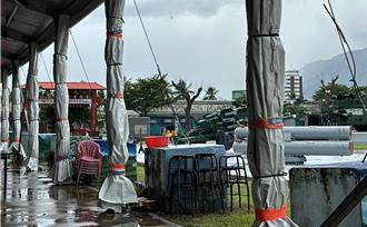 花莲放3天颱风假 观光业「0收入」 摊贩叫苦盼铁公路开通