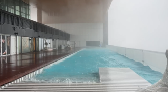 無邊際泳池「狂風掀巨浪」 山陀兒登陸24樓恐怖現場直擊