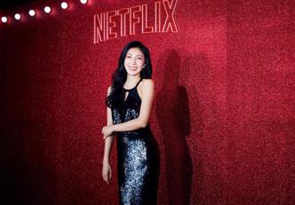 楊謹華火辣現身釜山影展！遇偶像朴寶英太夢幻　變迷妹衝去告白