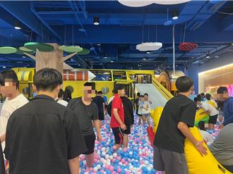 孩子2天颱風假家長崩潰 台中室內樂園人數翻倍